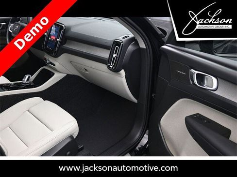 New 2025 Volvo XC40 B5 Ultra image 27