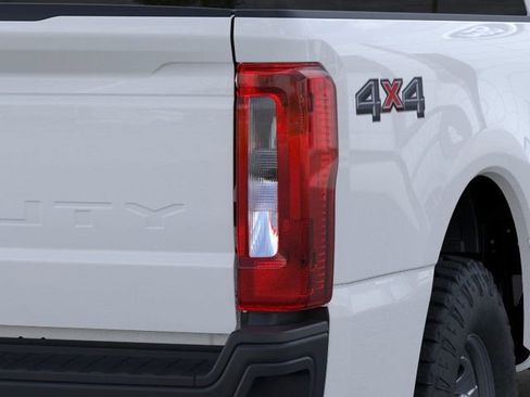 New 2026 Ford F250 XL AWD/4WD image 21