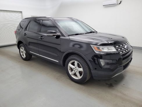 Used 2016 Ford Explorer XLT w/ Equipment Group 202A AWD/4WD image 11