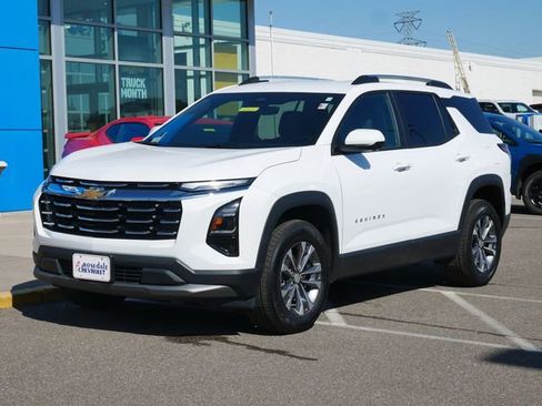 Used 2025 Chevrolet Equinox LT w/ Convenience Package II AWD/4WD image 2