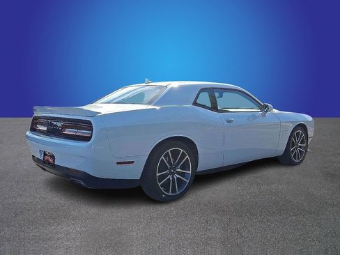 Used 2022 Dodge Challenger R/T w/ Plus Package image 4