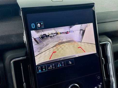 Used 2025 GMC Yukon Denali AWD/4WD image 19