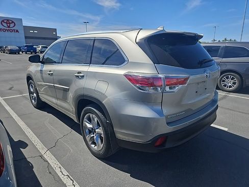 Used 2016 Toyota Highlander Limited image 2