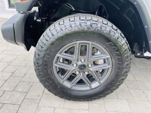 Used 2024 Jeep Wrangler Unlimited Sport AWD/4WD image 34
