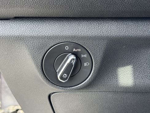 Certified 2023 Volkswagen Jetta SE w/ Panoramic Sunroof Package FWD image 30