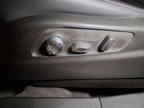 Used 2024 Cadillac XT4 Premium Luxury image 14