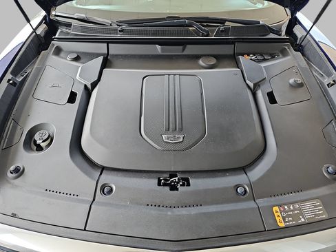 Certified 2024 Cadillac Lyriq Luxury AWD/4WD image 29