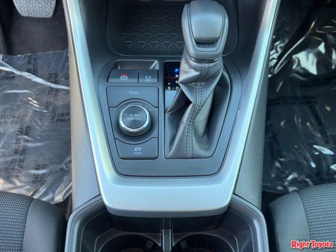 Certified 2025 Toyota RAV4 LE image 30