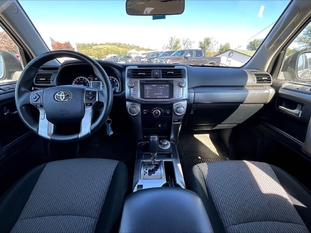 Used 2019 Toyota 4Runner SR5 AWD/4WD image 10