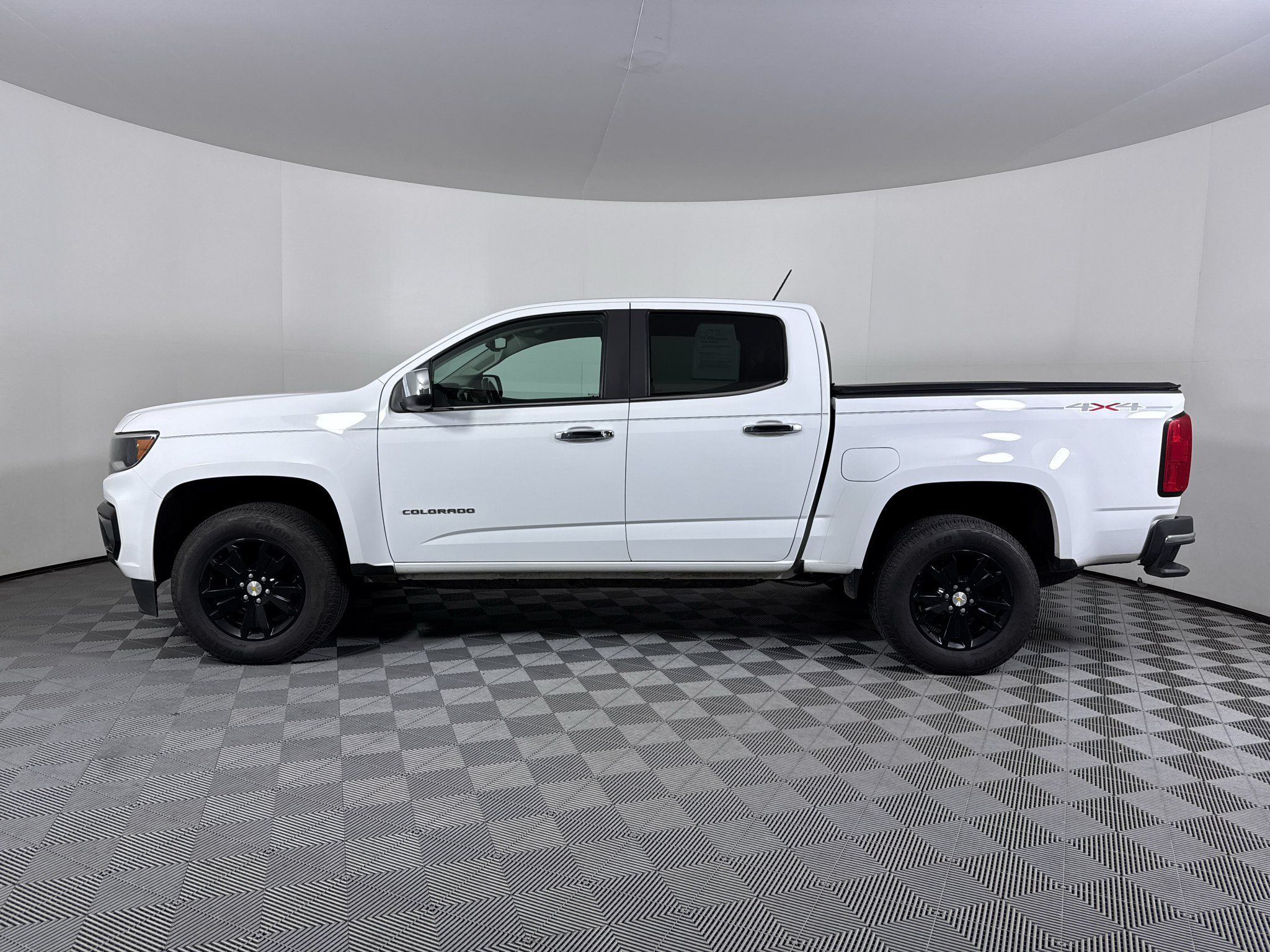 Used 2021 Chevrolet Colorado LT w/ LT Convenience Package AWD/4WD image 9