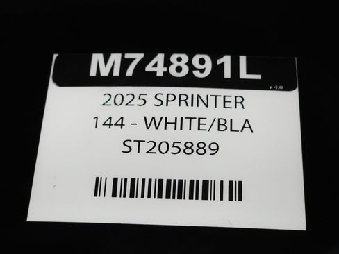 Used 2025 Mercedes-Benz Sprinter 2500 image 26
