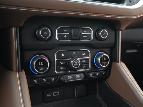 Used 2023 Chevrolet Tahoe High Country w/ Advanced Technology Package AWD/4WD image 29
