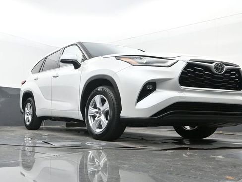 Used 2023 Toyota Highlander LE image 26
