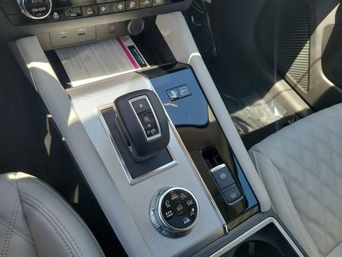 New 2025 Mitsubishi Outlander SEL image 32