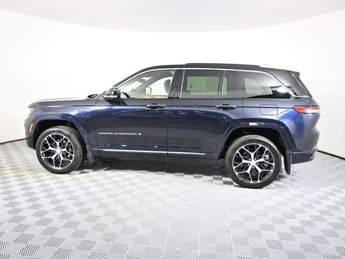 Used 2022 Jeep Grand Cherokee Summit 4xe AWD/4WD image 3