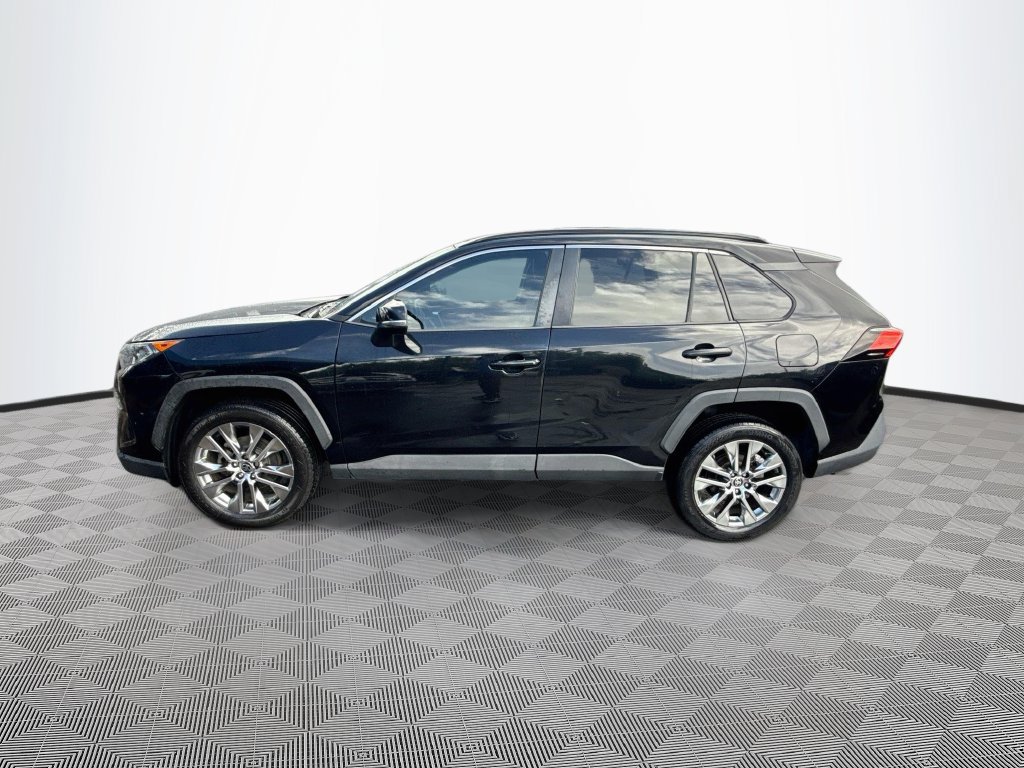 Used 2021 Toyota RAV4 XLE Premium FWD image 9