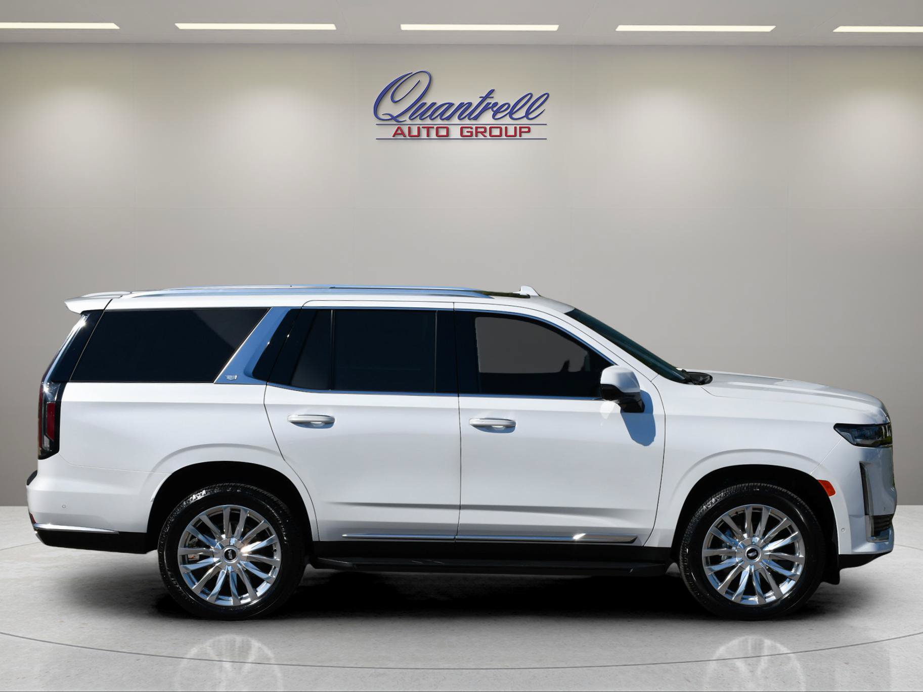 Used 2021 Cadillac Escalade Premium Luxury AWD/4WD image 3