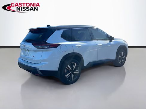 Used 2024 Nissan Rogue SL w/ SL Premium Package image 9