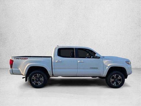 Used 2019 Toyota Tacoma TRD Sport w/ Technology Package AWD/4WD image 2