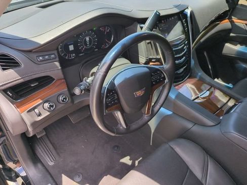 Used 2020 Cadillac Escalade Luxury AWD/4WD image 7