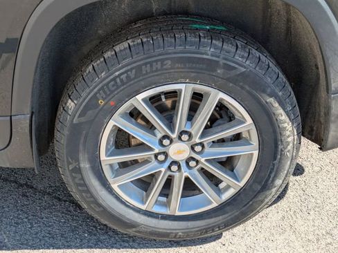 Used 2023 Chevrolet Traverse LT image 27