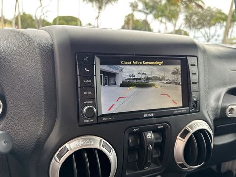 Used 2017 Jeep Wrangler Unlimited Sahara w/ Connectivity Group image 50