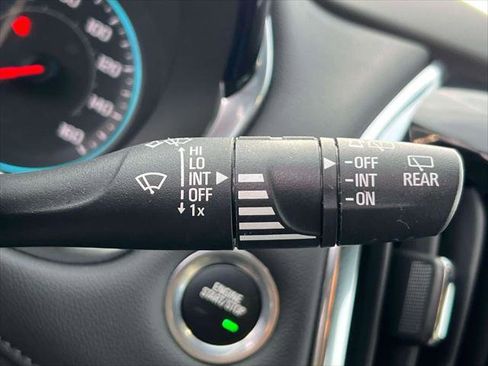 Used 2023 Chevrolet Traverse LT w/ Rear Camera Mirror Package image 24