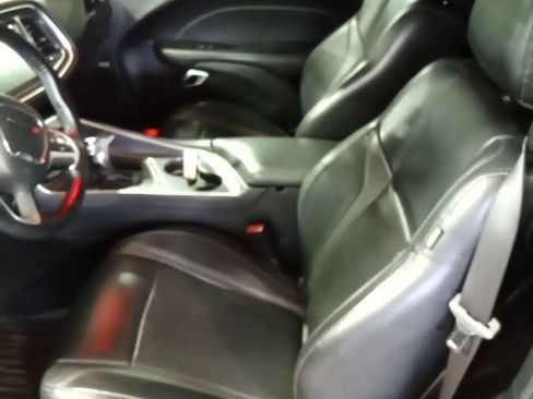Used 2016 Dodge Challenger R/T RWD image 9