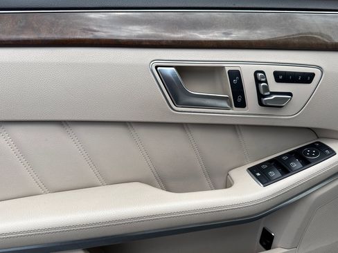 Used 2014 Mercedes-Benz E 350 4MATIC Sedan image 12
