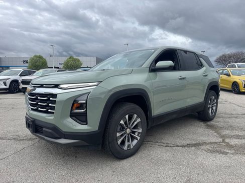 Used 2025 Chevrolet Equinox LT image 2