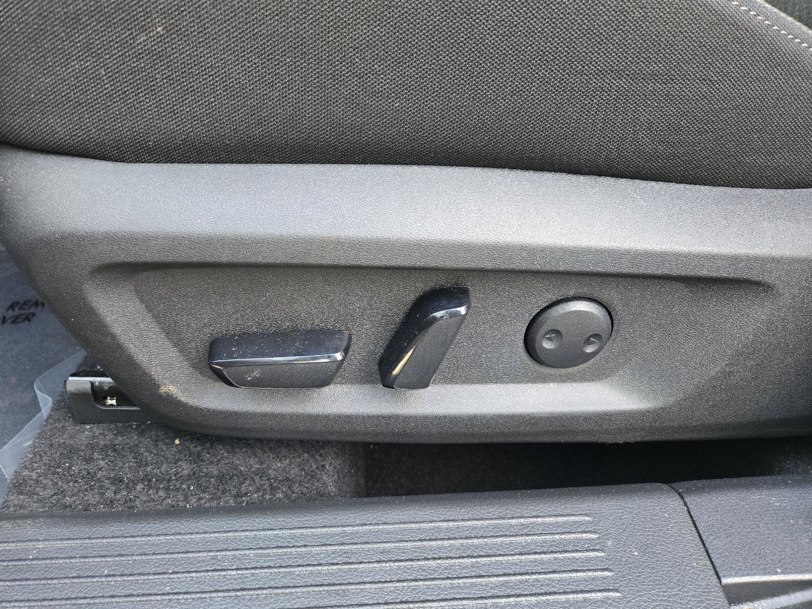 Used 2025 Nissan Rogue SV AWD/4WD image 14