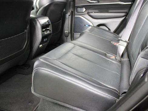 Used 2022 Jeep Grand Cherokee Overland w/ Luxury Tech Group IV image 32