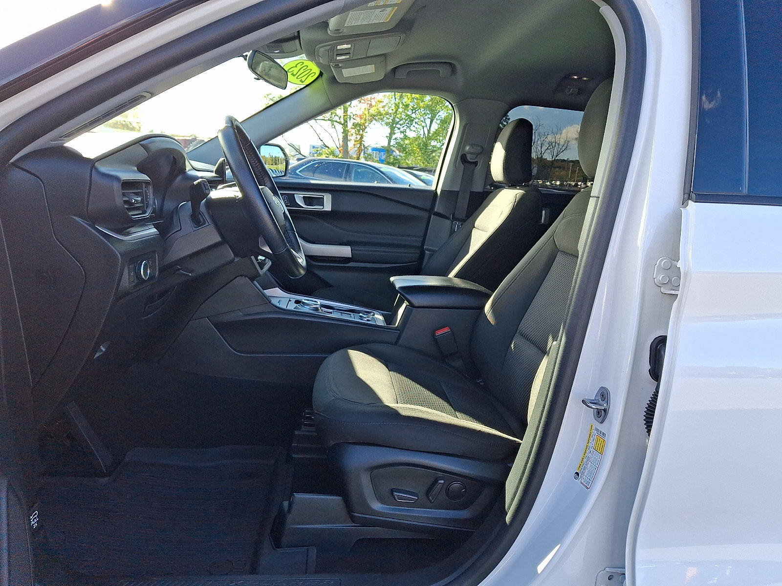 Used 2023 Ford Explorer XLT AWD/4WD image 14