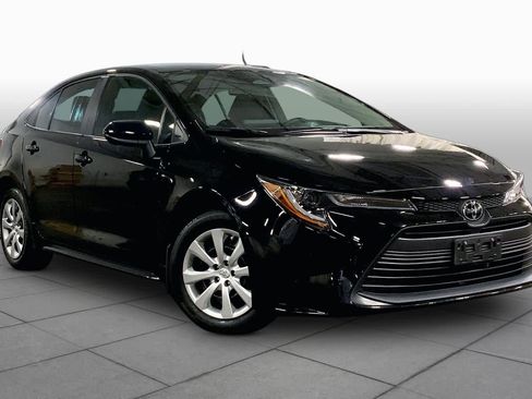 Used 2024 Toyota Corolla LE FWD image 3