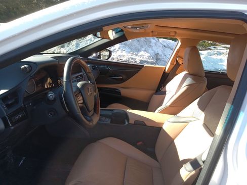 Used 2022 Lexus ES 350 Ultra Luxury w/ Accessory Package image 9