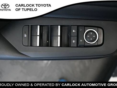 Used 2025 Toyota Prius Plug-In Hybrid FWD image 29