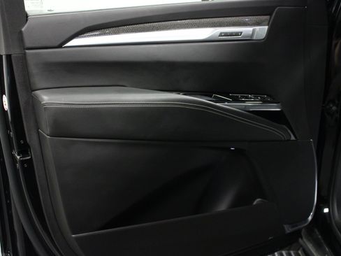 Used 2025 Cadillac Escalade ESV V AWD/4WD image 11