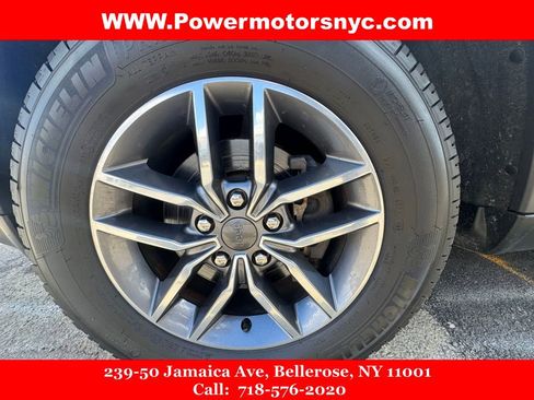 Used 2020 Jeep Grand Cherokee Limited AWD/4WD image 16