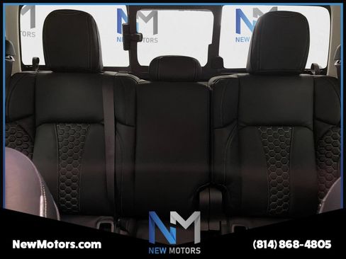 Used 2023 Jeep Gladiator Sport AWD/4WD image 11