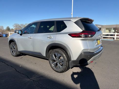 Used 2023 Nissan Rogue SV AWD/4WD image 7