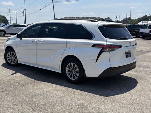 Used 2021 Toyota Sienna XLE FWD image 5