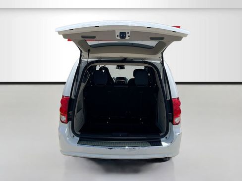 Used 2019 Dodge Grand Caravan SXT FWD image 24