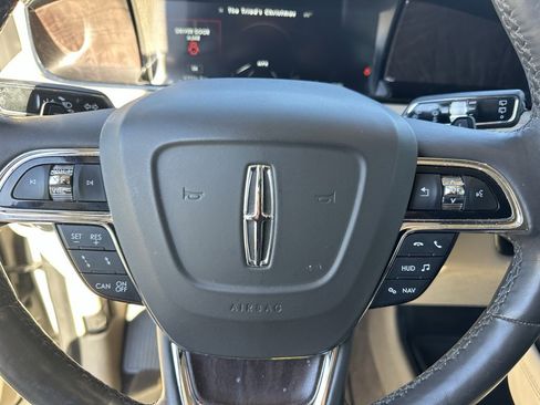 Used 2021 Lincoln Navigator Reserve w/ Luxury Package image 24