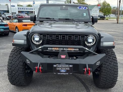 Used 2024 Jeep Wrangler Unlimited Sport AWD/4WD image 2