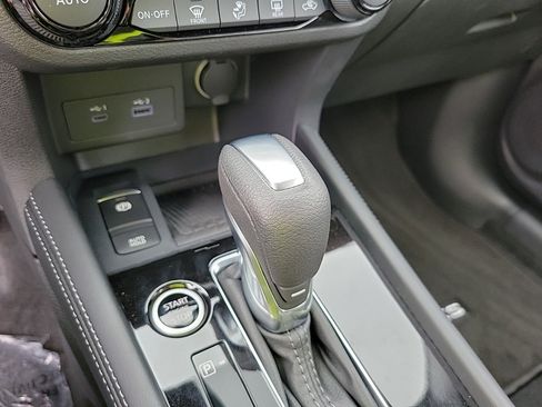 New 2024 Nissan Kicks SR w/ SR Premium Package image 20