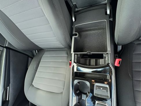 Used 2019 Ford Edge SE image 19