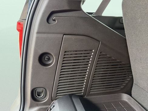 Used 2023 GMC Yukon Denali RWD image 37