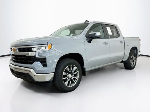Used 2024 Chevrolet Silverado 1500 LT AWD/4WD image 3