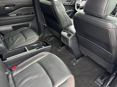 Used 2024 Nissan Pathfinder SL w/ SL Premium Package image 31