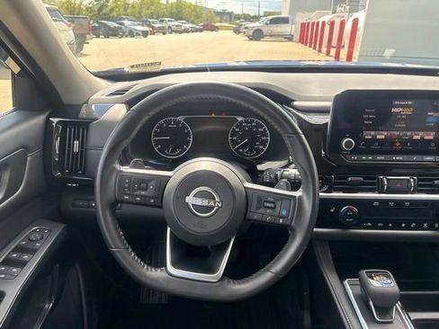 Used 2025 Nissan Pathfinder SV FWD image 12